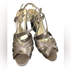 Nina Metallic Strappy Women's sparkly wedge Sandals - size 7.5